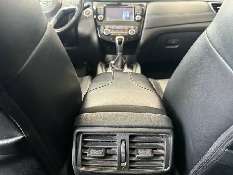 Nissan X-Trail  5 pts. Exclusive, CVT, piel, CD, QC, GPS, 5 pas., RA-18 (cambio de línea) 2018
